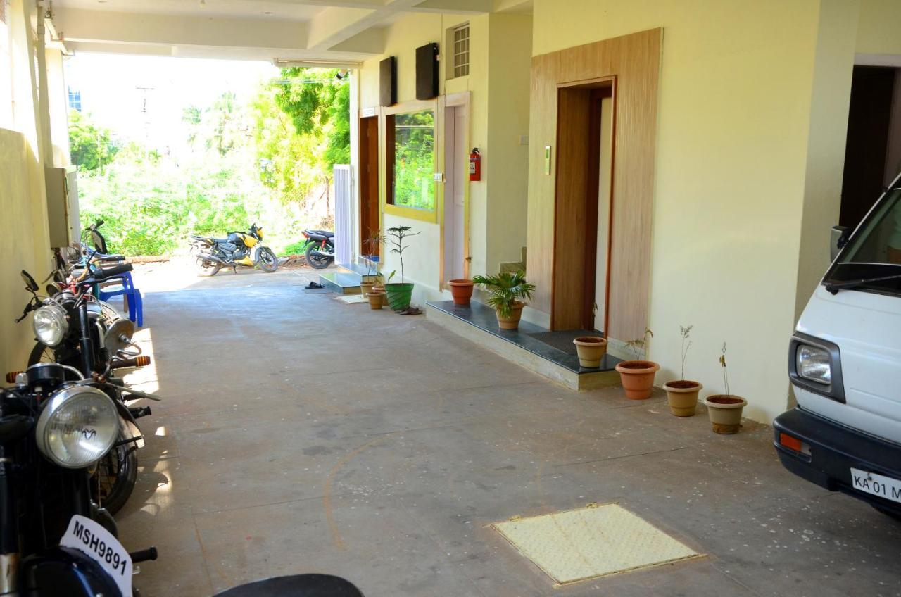 Готель Hari Iyer Residency Тіруччендур Екстер'єр фото